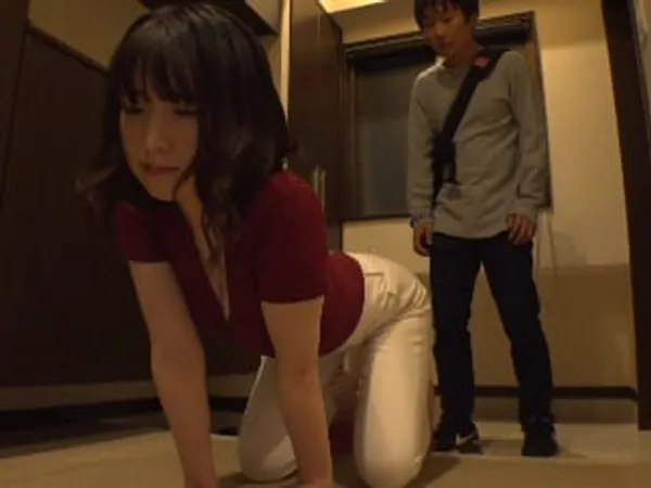 sex ra nhiều nước Gã chồng lo làm việc, vợ yêu ở nhà lén lút với cậu thanh niên phòng bên