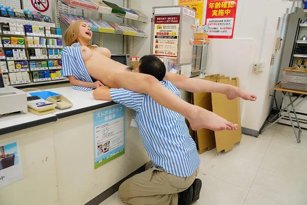 sex máy bay bà già Anh sếp tống tình cô con gái ngổ ngáo của chủ cửa Cây hàng tiện lợi